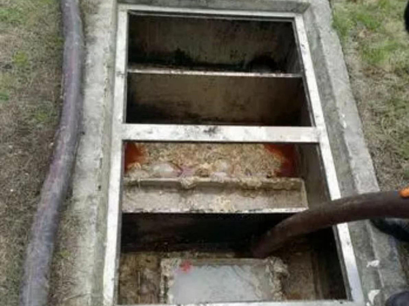 双湖隔油池清理