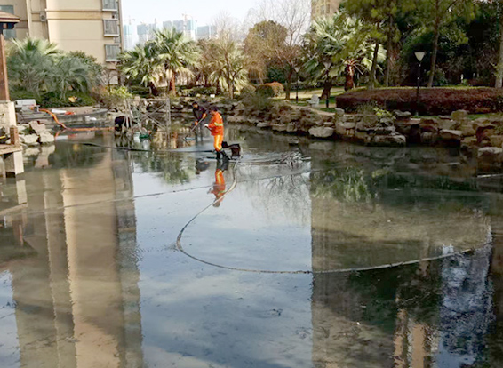 双湖景观池淤泥清理