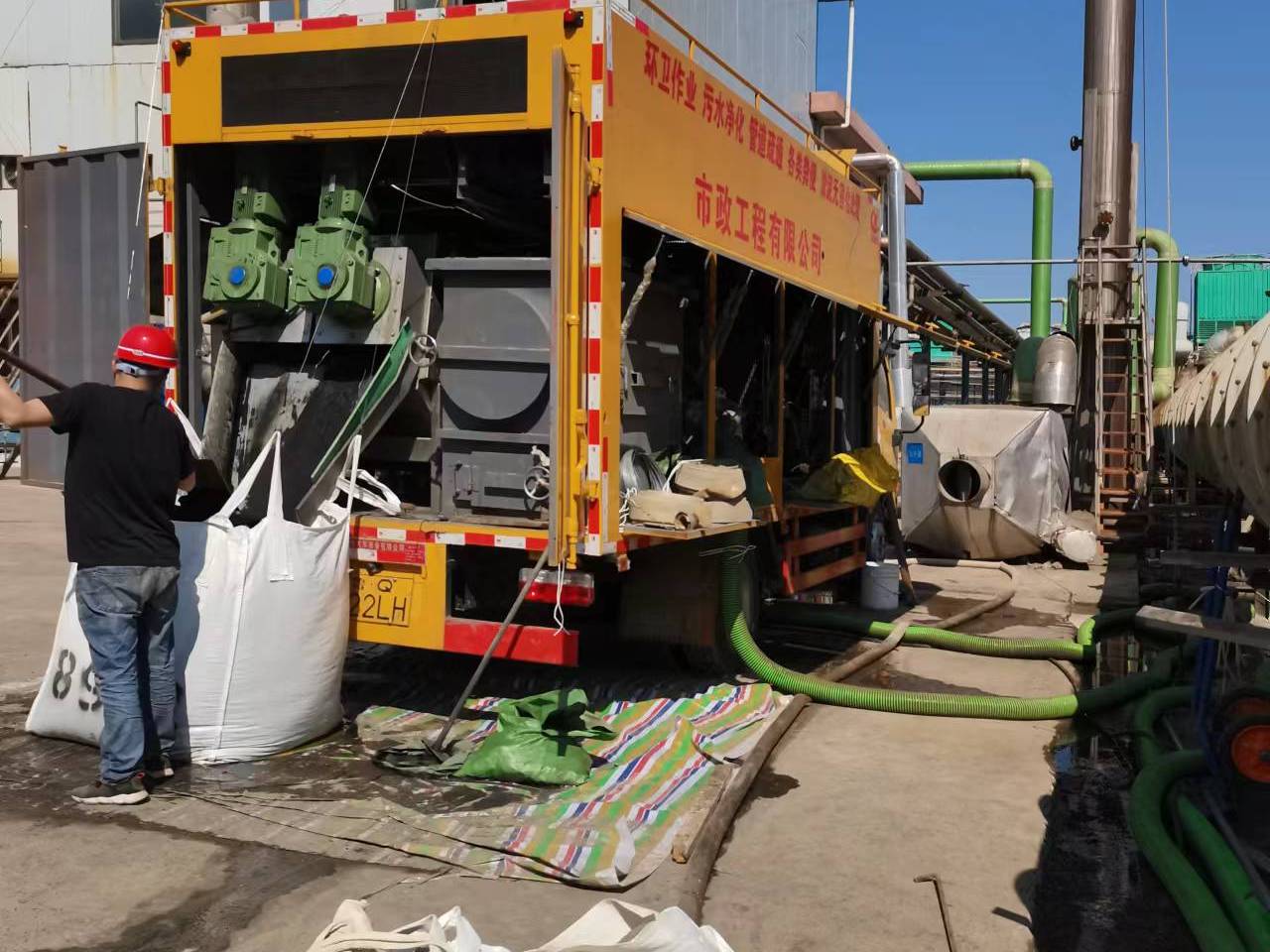 双湖淤泥压干处理